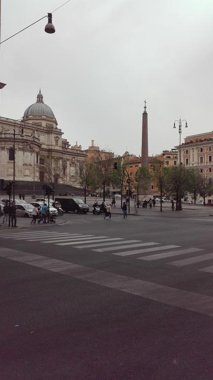 Casa Vacanza Colosseo Рим Екстериор снимка